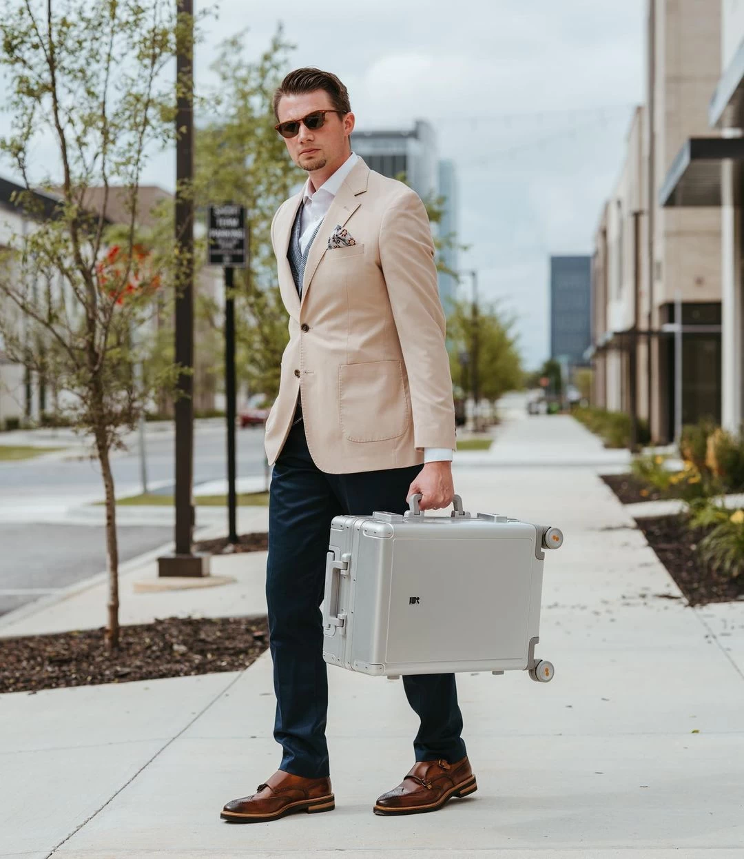 Everett Foulard Silk Pocket Square, White / Burgundy / Blue - Image 5